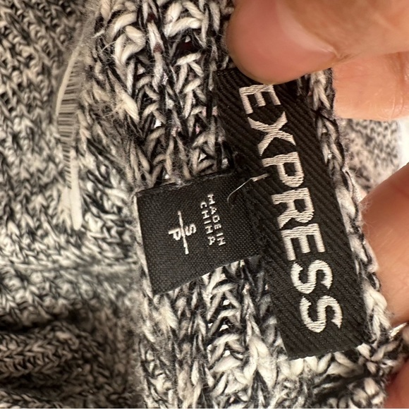 Express Oversized Open Back Knit Distressed Sweater Black White Size Small NWOT - Picture 5 of 5
